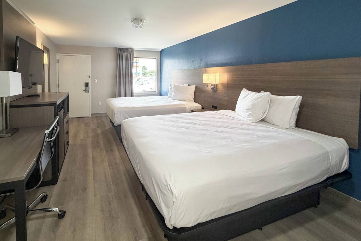 Cortinas blackout, wifi gratis y ropa de cama