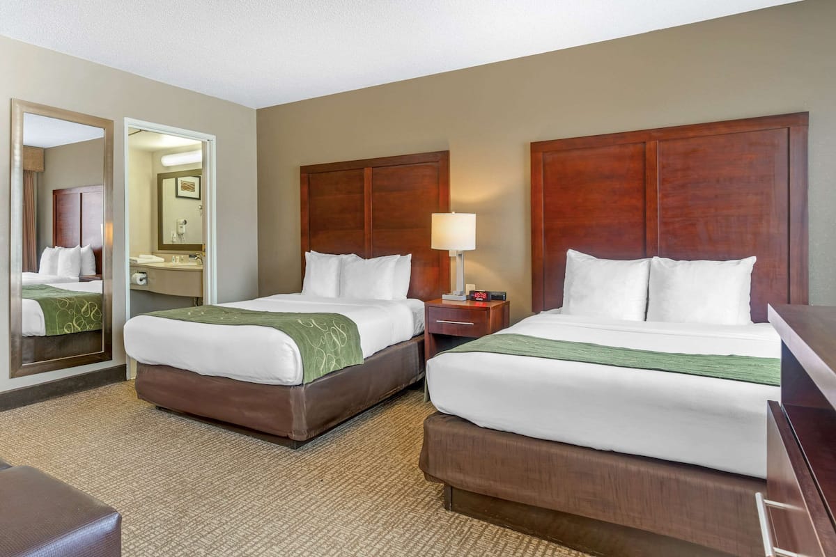 Suite, 2 camas dobles, no fumadores | Ropa de cama de alta calidad y edredones de plumas