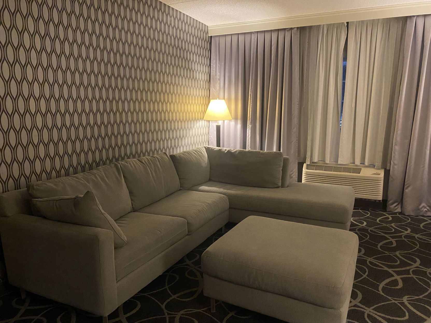 Área de sala de estar | Smart TV de 40 pulgadas con canales premium, televisión y Netflix 