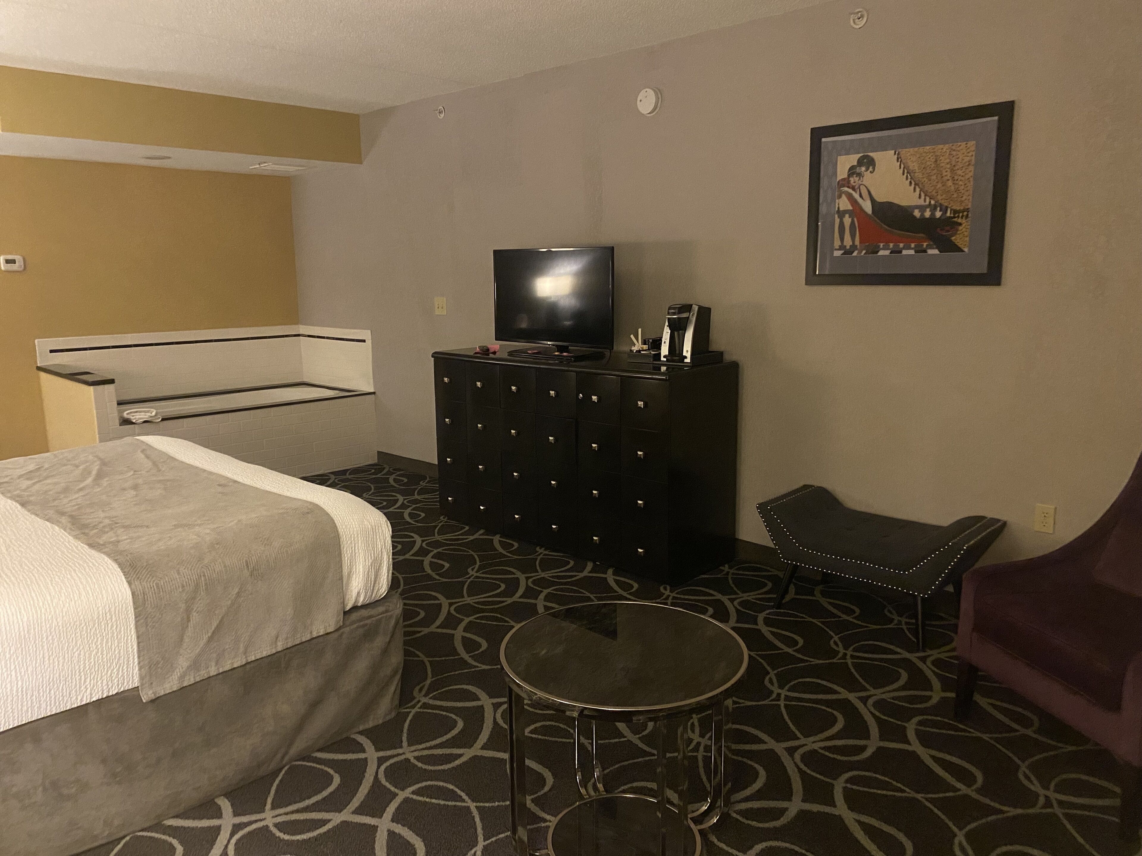 deluxe room, 1 queen bed, accessible | 1 bedroom, premium bedding, pillow-top beds, in-room safe