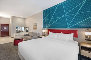 Premium bedding, individually decorated, individually furnished, desk - Comfort Suites Redmond Airport (Redmond)