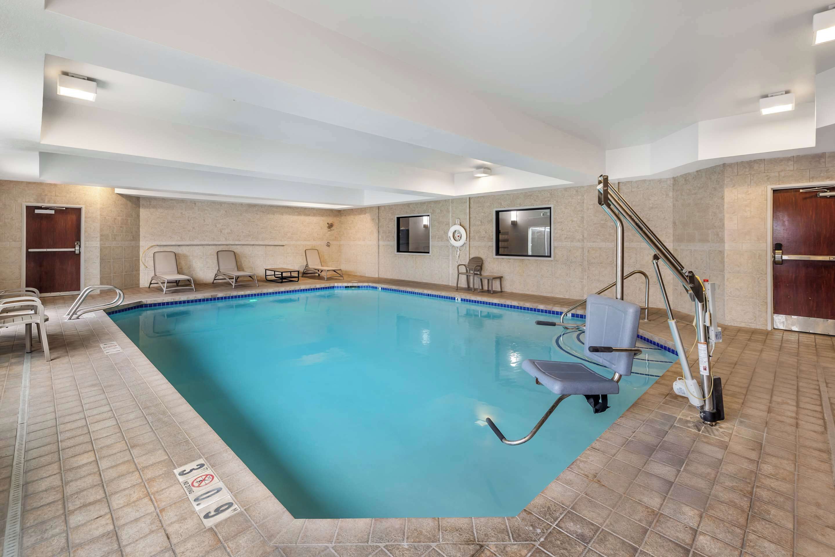 indoor pool, open 6:00 am to 11:00 pm, pool loungers