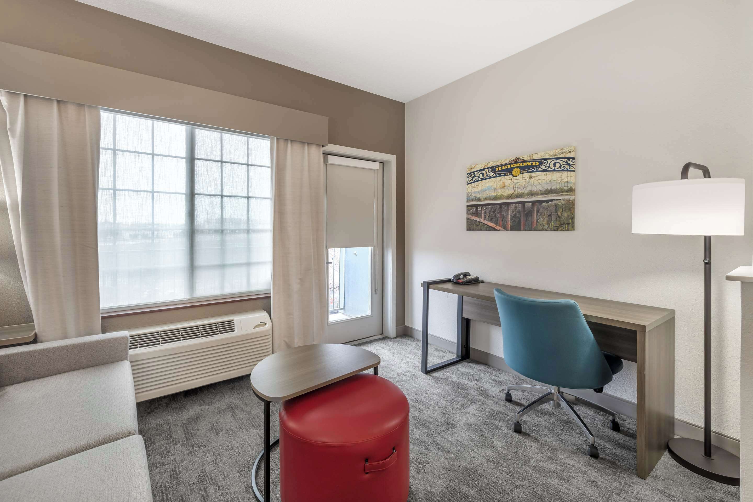 suite, non smoking, balcony | premium bedding, individually decorated, individually furnished, desk