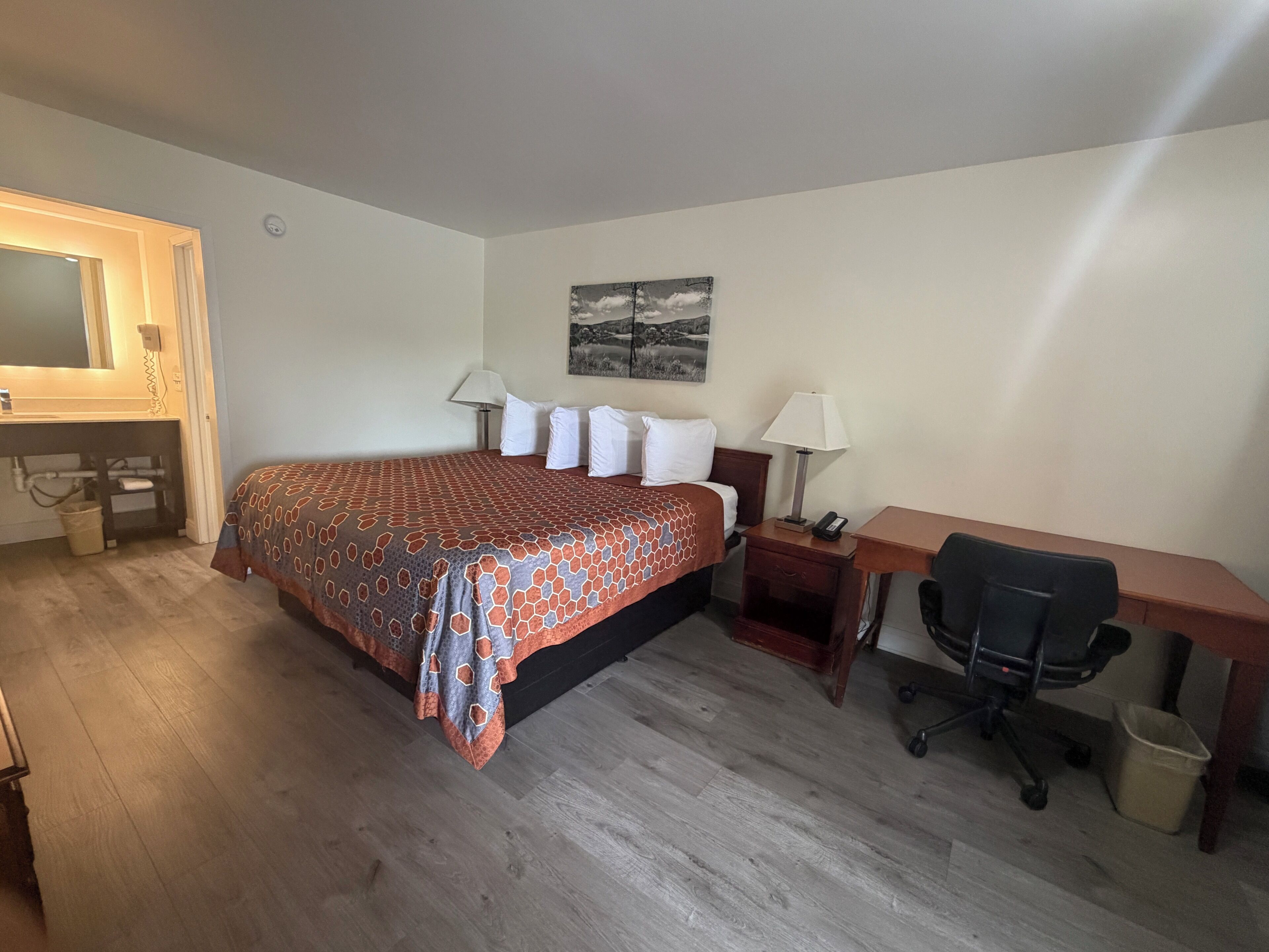 Room, 1 King Bed, Smoking | Desk, laptop workspace, blackout drapes, free WiFi