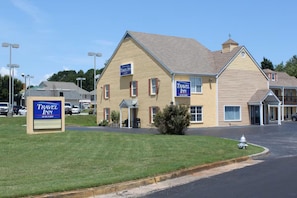 Property entrance - Travel Inn - Buford/Mall of Georgia (Buford)