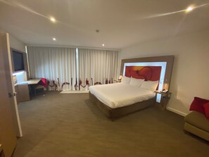 Apartment, 1 Bedroom | In-room safe, desk, blackout drapes, iron/ironing board