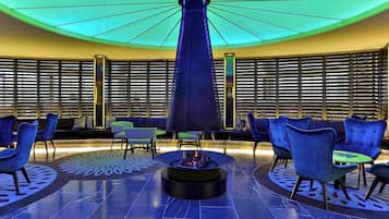 3 Bars/Lounges