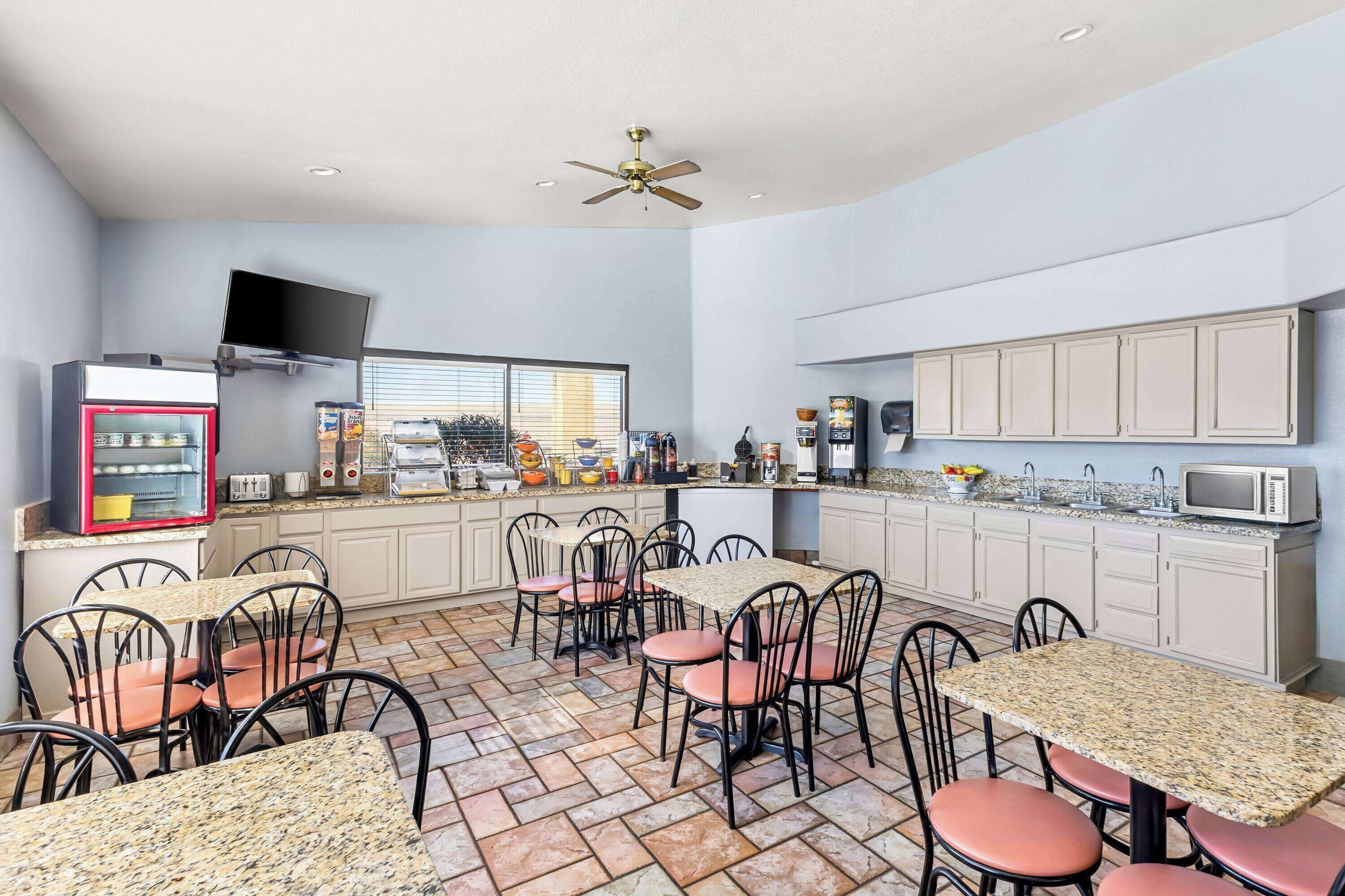 Sudah termasuk sarapan dibawa pulang setiap hari