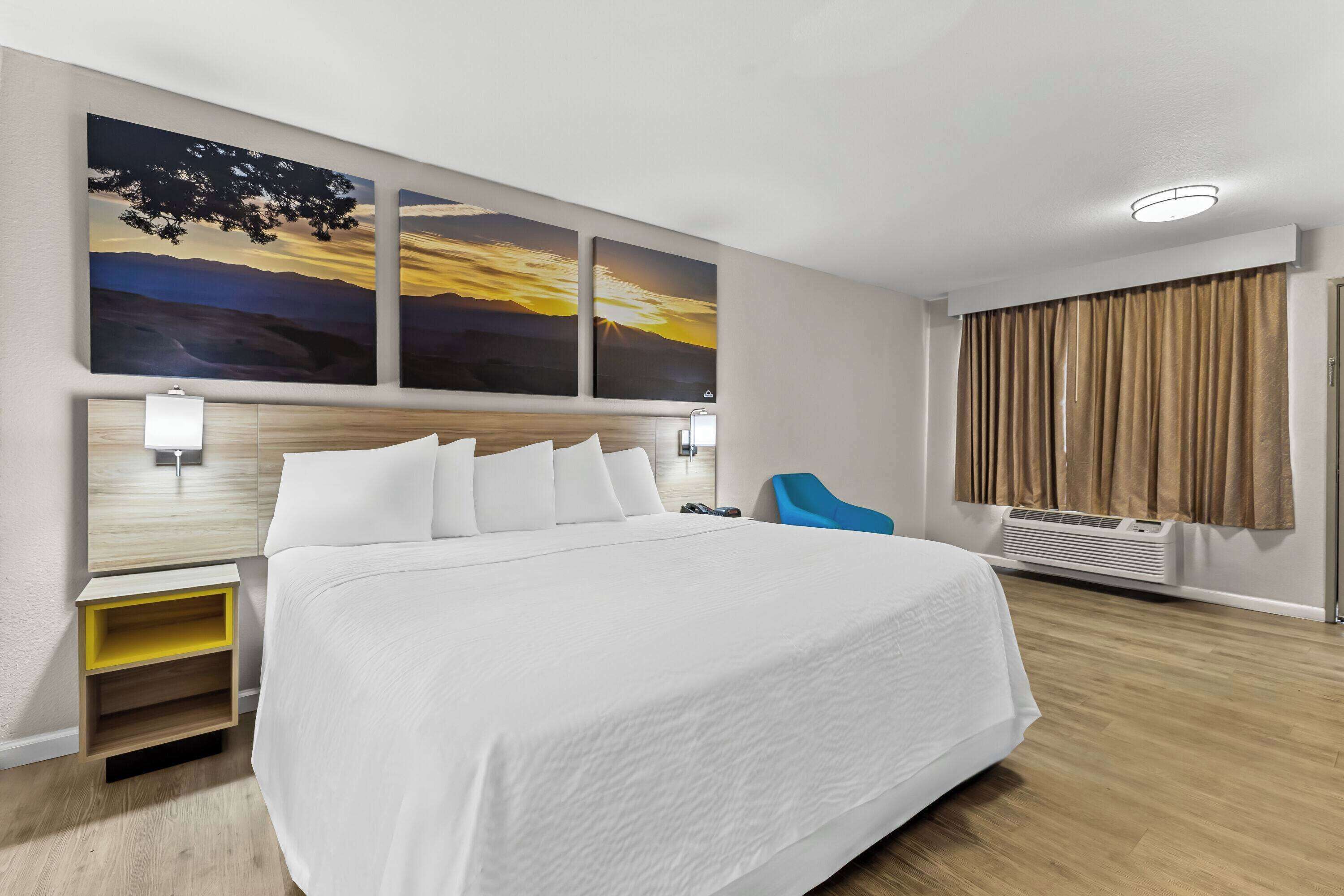 Standard-huone, 1 suuri parisänky | Silitysrauta/-lauta, ilmaiset vauvansängyt, lisävuoteet, ilmainen Wi-Fi