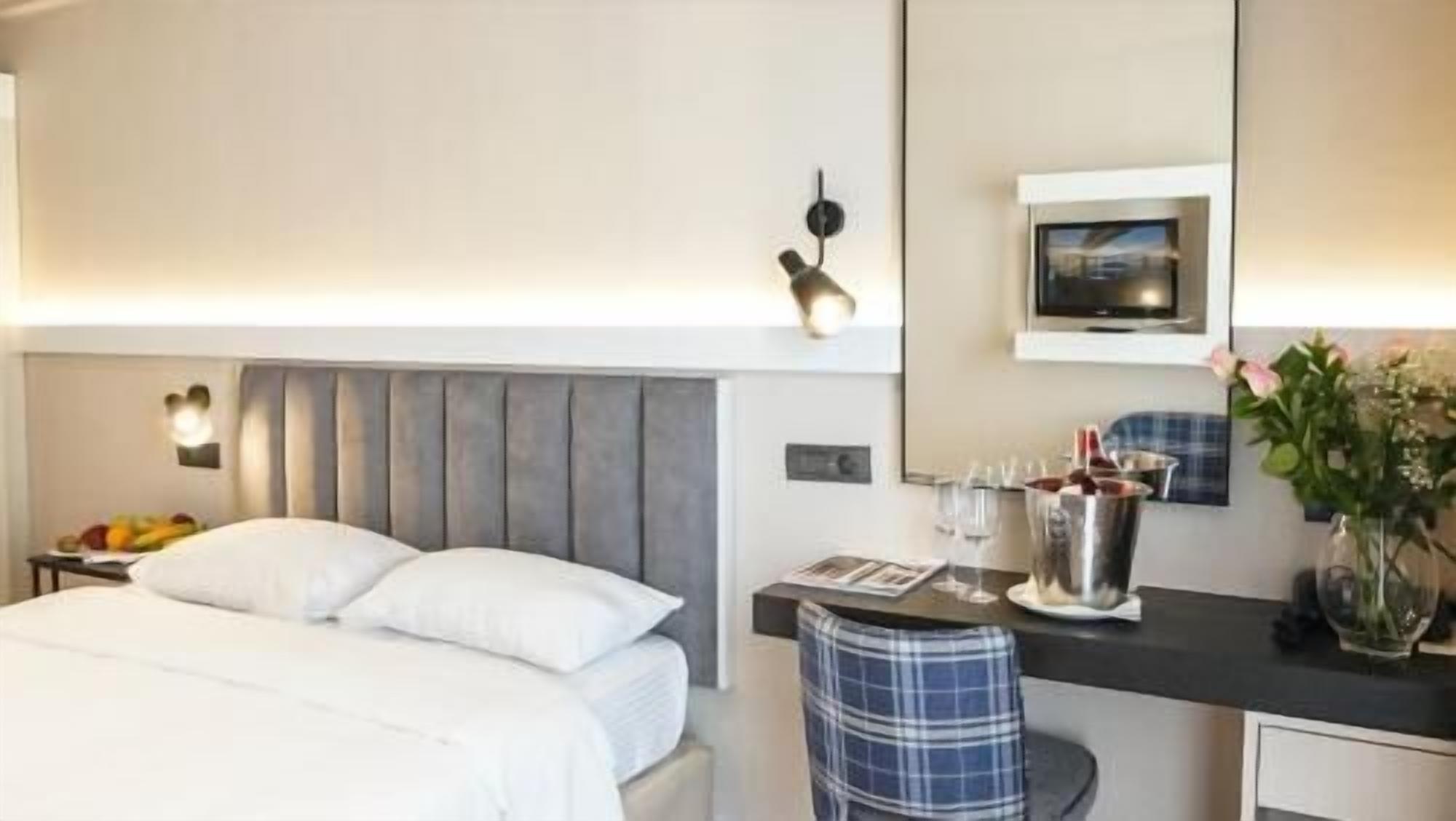 Minibar, in-room safe, desk, soundproofing