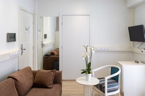 Junior Suite, Terrace | 1 bedroom, minibar, in-room safe, desk