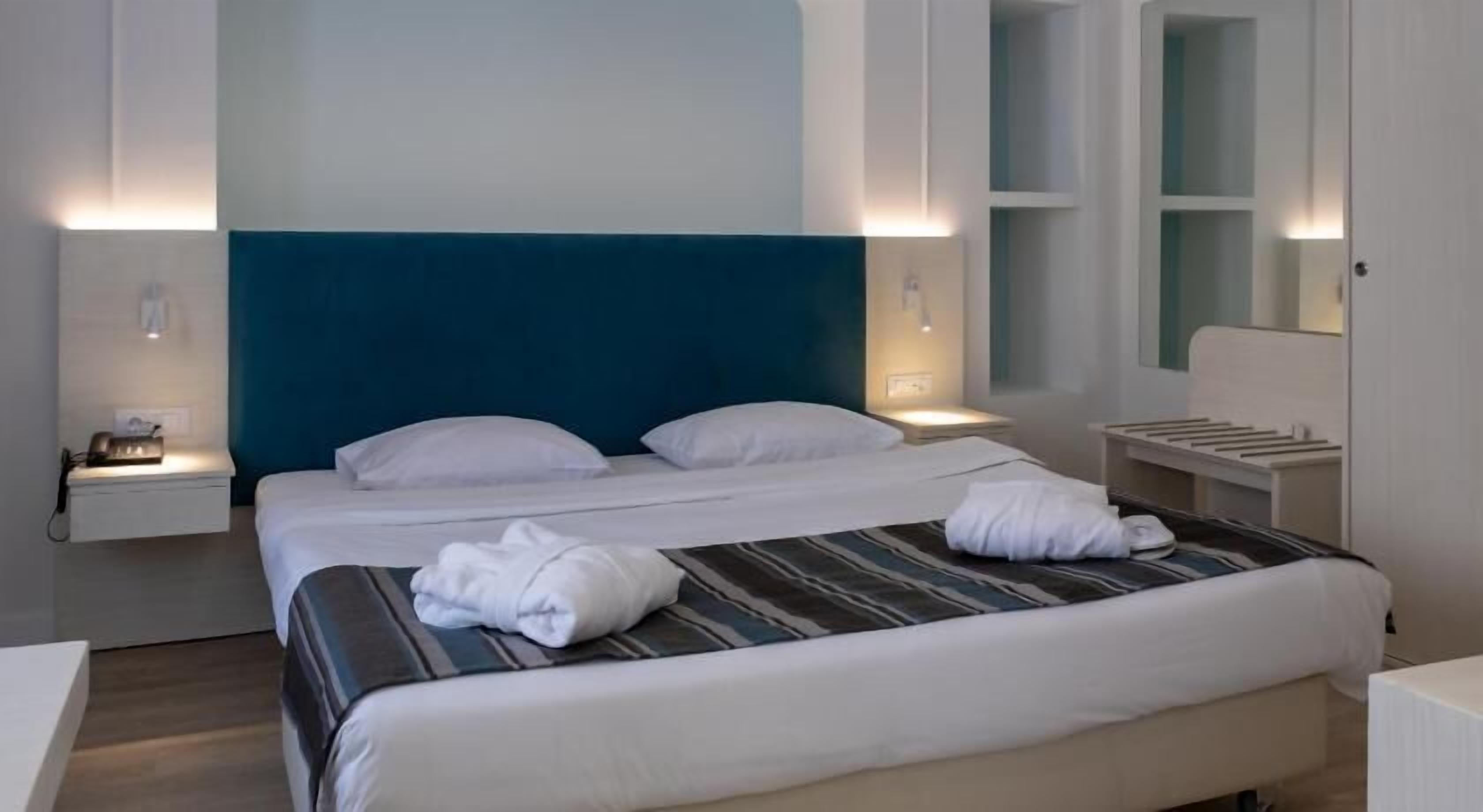 Minibar, in-room safe, desk, soundproofing