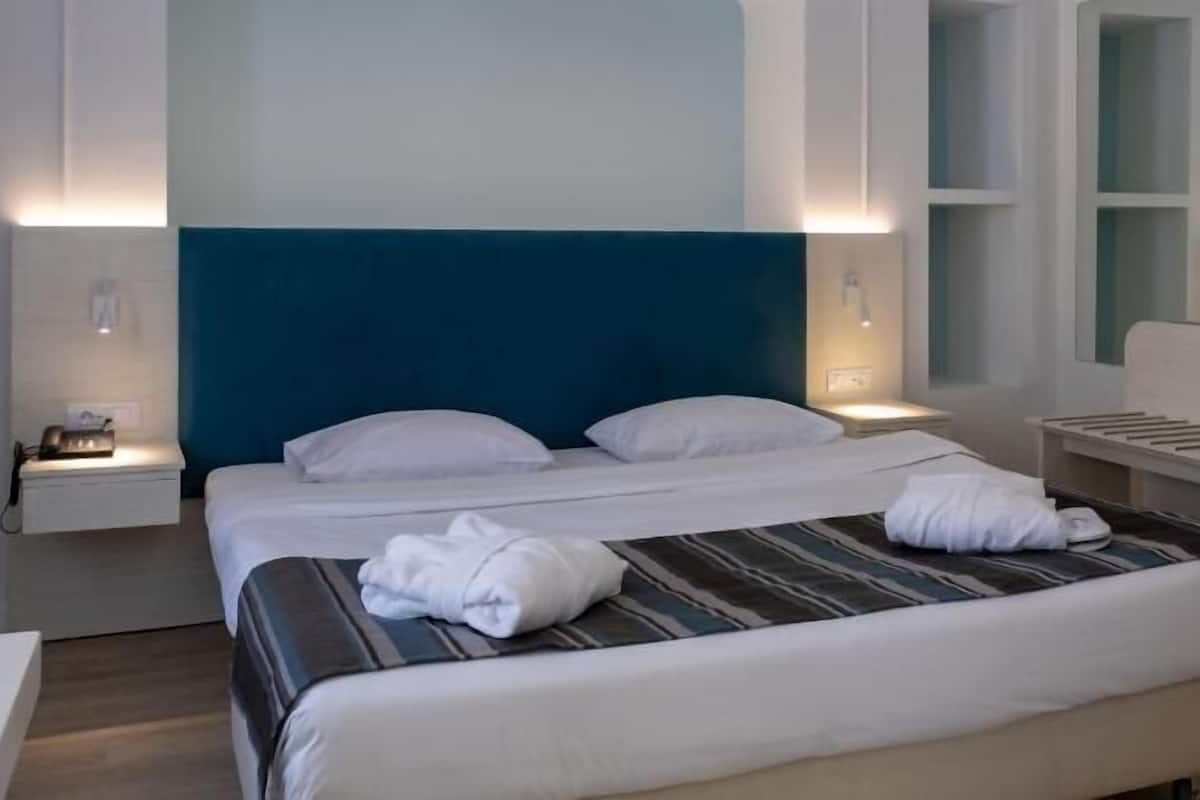 Minibaari, tallelokero huoneessa, työpöytä, äänieristys