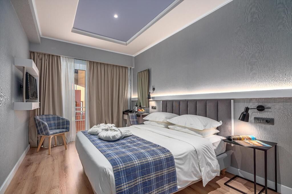 Minibar, in-room safe, desk, soundproofing