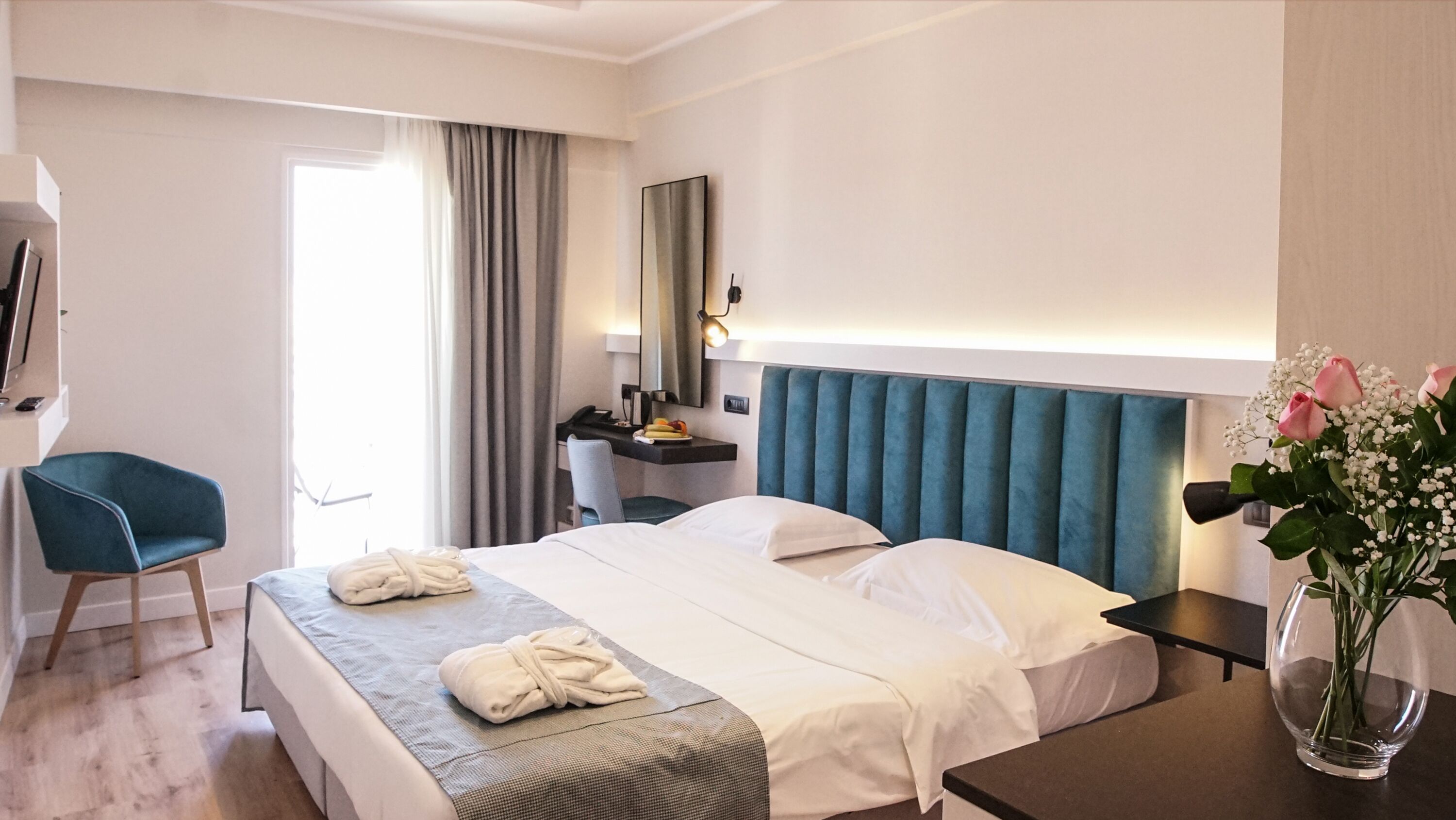 Roba de llit d'alta qualitat, minibar i caixa forta a l'habitació 