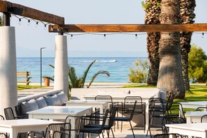 Breakfast, lunch and dinner served  - Kassandra Palace Seaside Resort (Kassandra)
