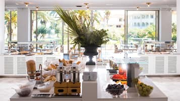 Breakfast, lunch, dinner served; garden views