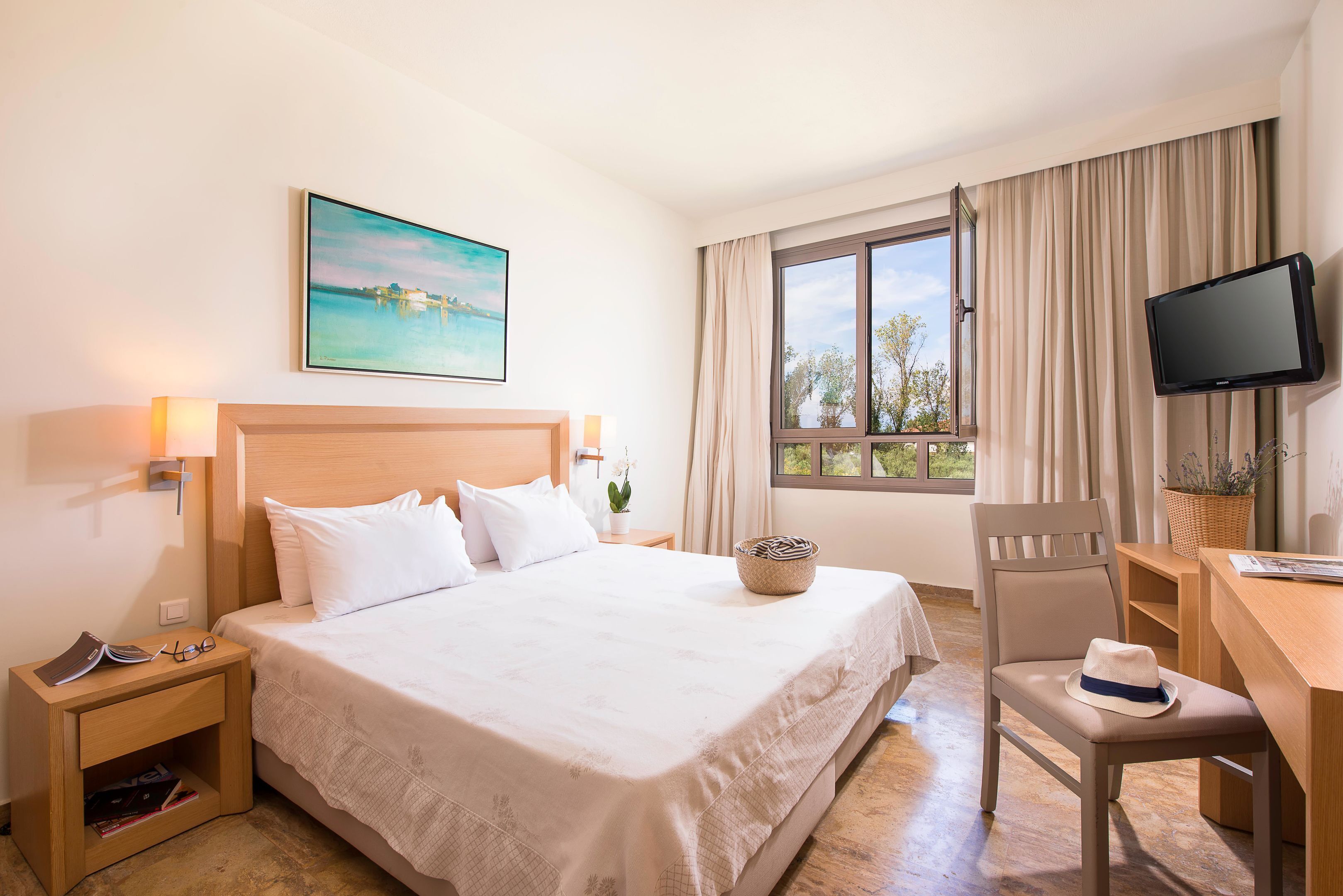 Family Suite Sea View | In-room safe, desk, blackout curtains, soundproofing