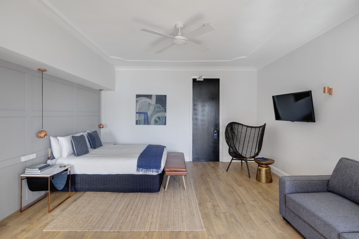 Superior-Studio, 1 Queen-Bett und Schlafsofa | 1 Schlafzimmer, laptopgeeigneter Arbeitsplatz, Verdunkelungsvorhänge