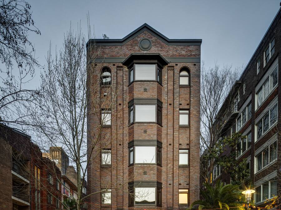 Fachada de la propiedad por la tarde o noche