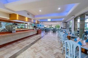 2 restaurants, breakfast, lunch, dinner served; international cuisine