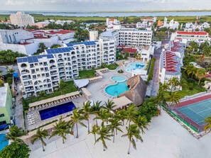 Front of property -  Aquamarina Beach Hotel (Cancun)