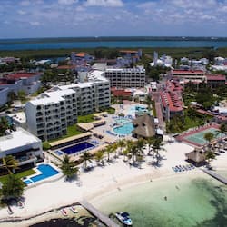Spiaggia privata, cabine da spiaggia gratuite, lettini da mare