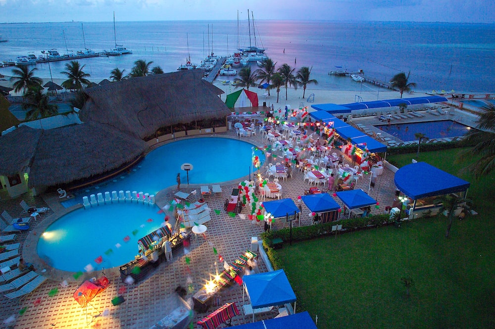 Aquamarina Beach Hotel