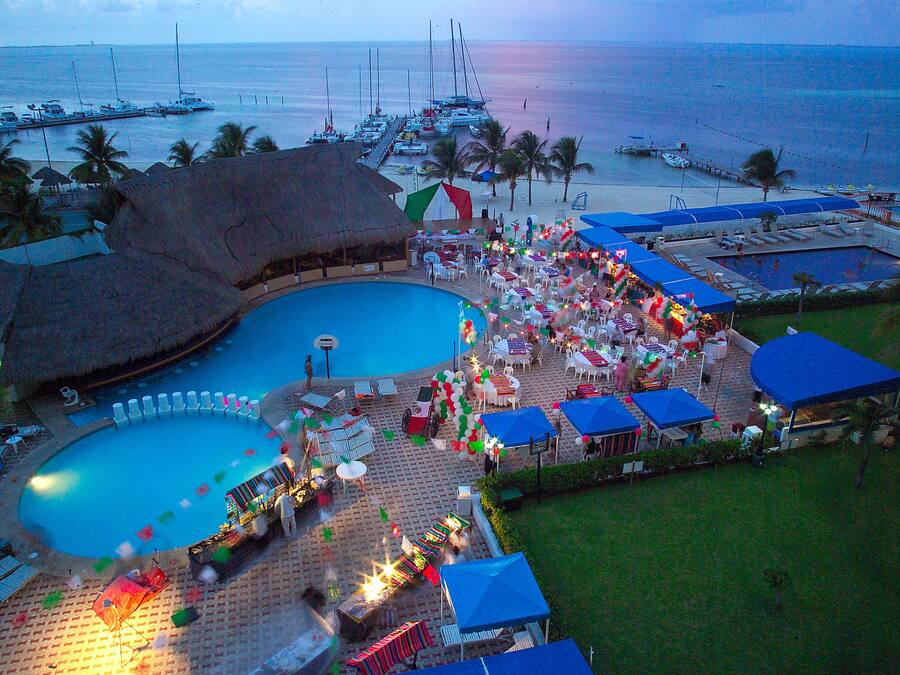 2 piscinas al aire libre, sillones reclinables de piscina