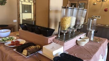 Café da manhã continental todos os dias (EUR 16 por pessoa)