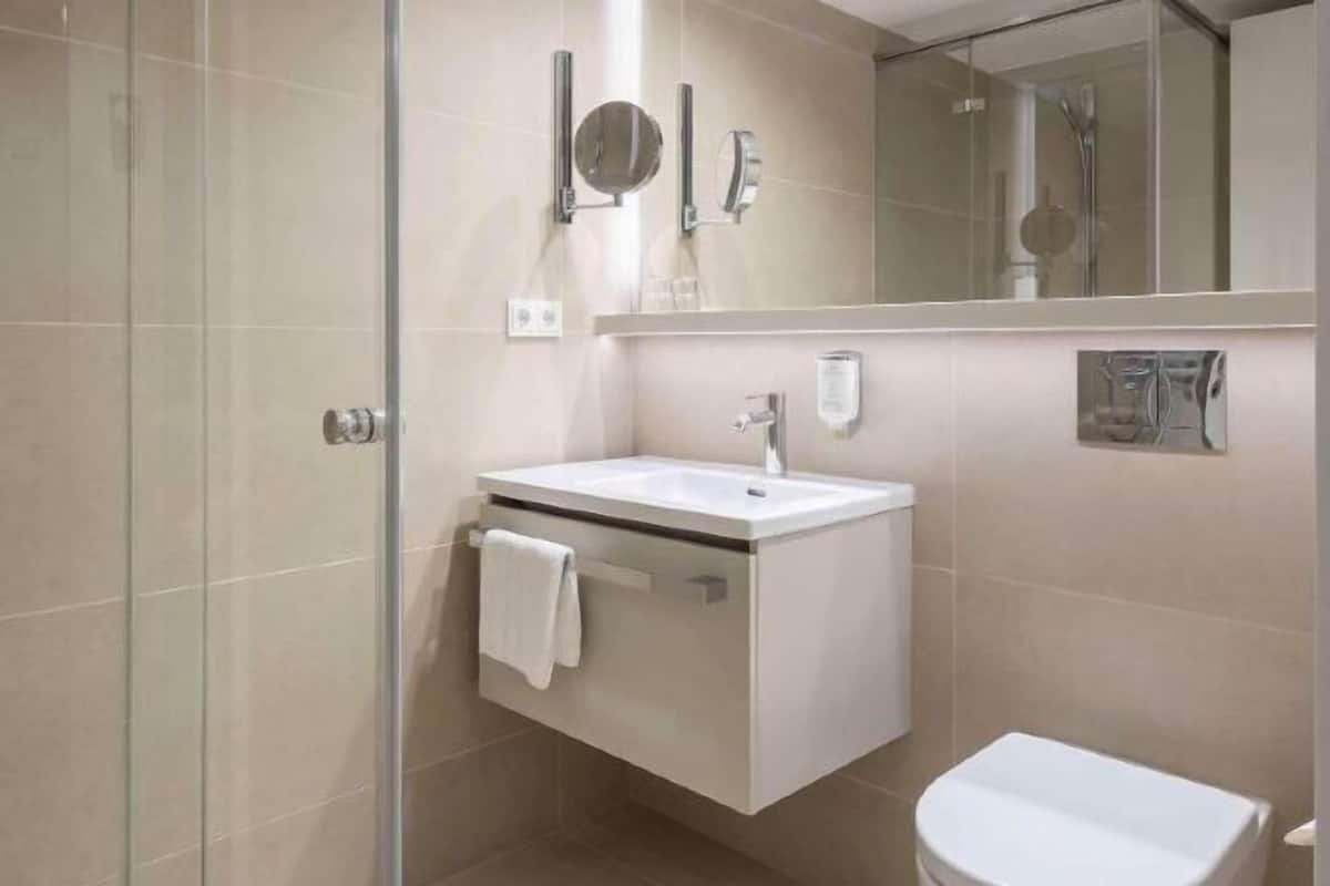 Kostenlose Toilettenartikel, Haartrockner, Handtücher, Seife