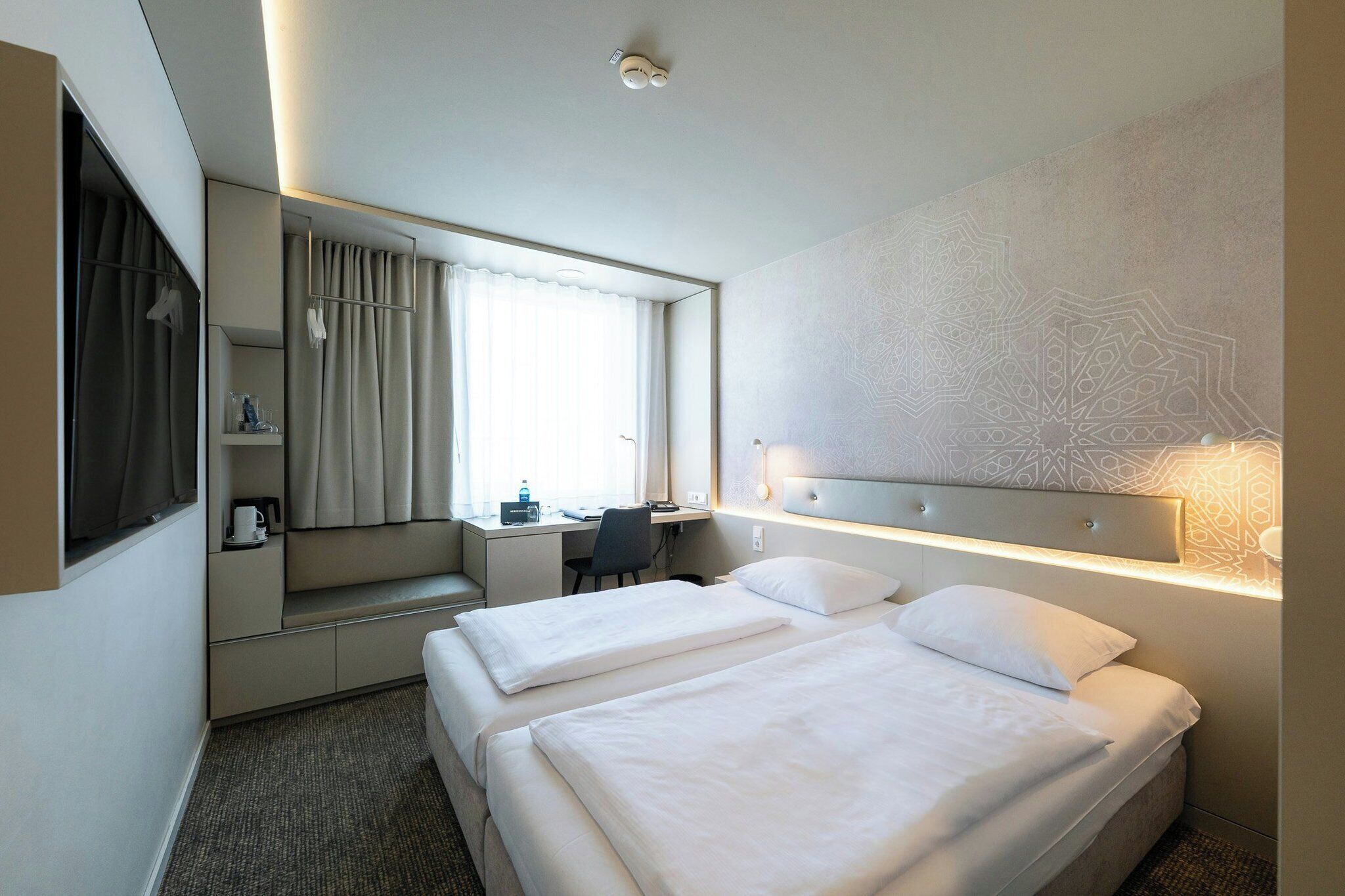 Economy Double Room, Non Smoking, Aircondition, Queen Bed | Hypo-allergenic bedding, minibar, in-room safe, desk