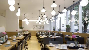 Petit déjeuner buffet servi tous les jours en supplément