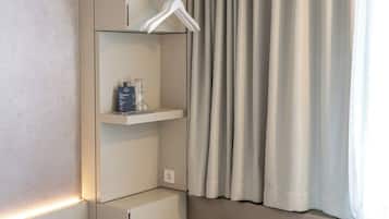 Hypo-allergenic bedding, minibar, in-room safe, desk