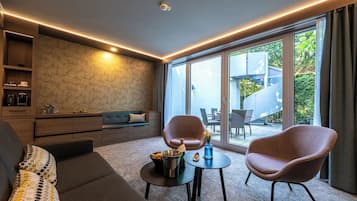 Suite with Balcony, Non Smoking, Aircondition | Hypo-allergenic bedding, minibar, in-room safe, desk
