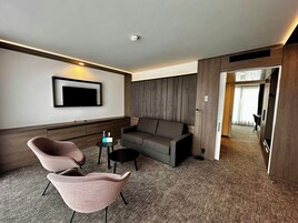 Family Room with Sofa-Bed, Non Smoking, Aircondition | Hypo-allergenic bedding, minibar, in-room safe, desk