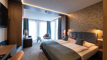 Superior Double Room, Non Smoking, Aircondition | Hypo-allergenic bedding, minibar, in-room safe, desk