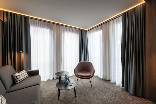 Superior Double Room, Non Smoking, Aircondition | Hypo-allergenic bedding, minibar, in-room safe, desk
