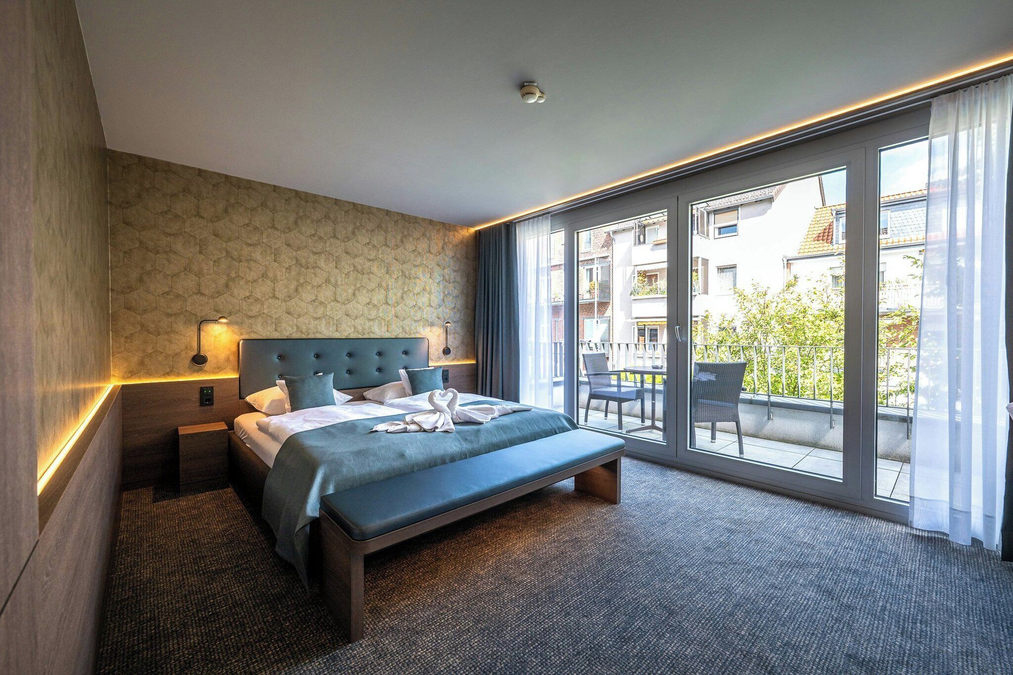 Suite with Balcony, Non Smoking, Aircondition | Hypo-allergenic bedding, minibar, in-room safe, desk