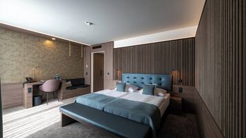 Hypo-allergenic bedding, minibar, in-room safe, desk