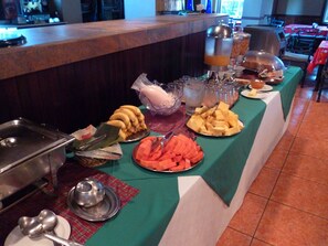 Free daily buffet breakfast - Hotel Don Carlos (San José)