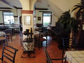 Restaurant - Hotel Don Carlos (San José)
