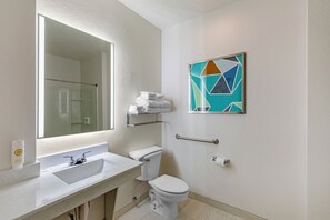 Vòi sen/bồn tắm kết hợp, máy sấy tóc, khăn tắm 