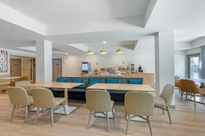 Free buffet breakfast 