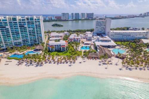 ビーチスケープ キン ハ ヴィラズ & スイーツ