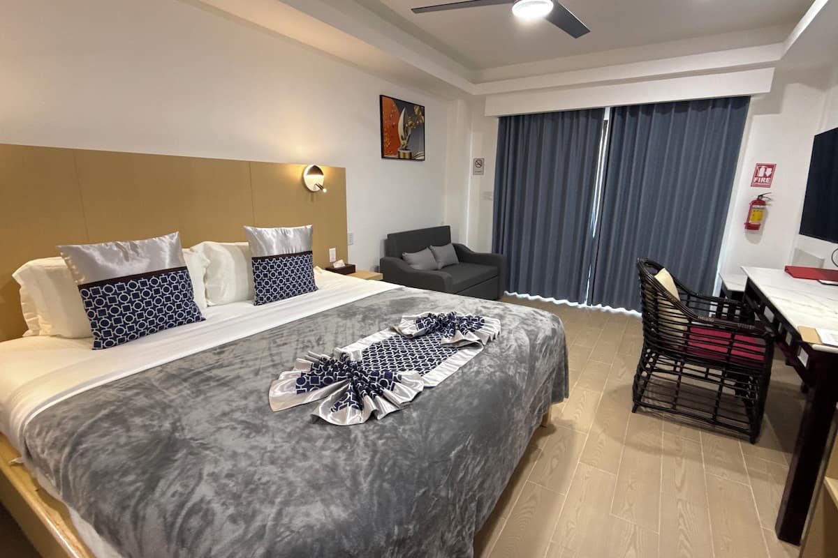 Classic Studio | In-room safe, free WiFi, bed sheets, alarm clocks