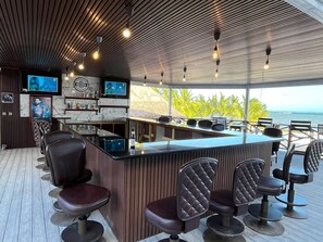 Breakfast, lunch and dinner served  - Captain Morgan's Retreat (San Pedro)