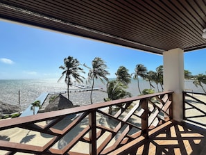 Vista frontal de la propiedad