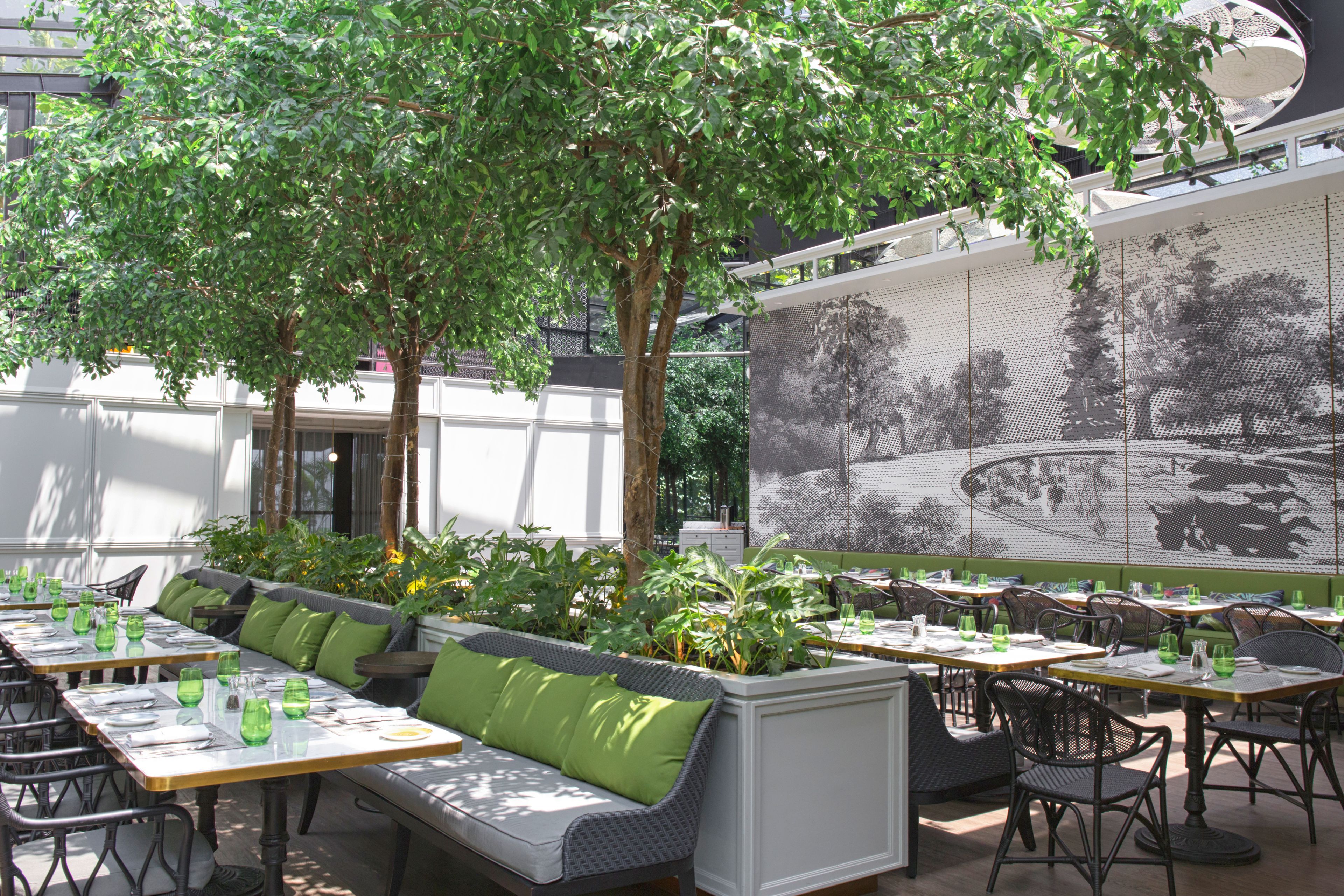 4 restaurants, breakfast, lunch, dinner served; international cuisine