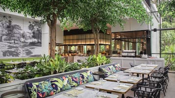 Café da manhã completo todos os dias (IDR 328000 por pessoa)